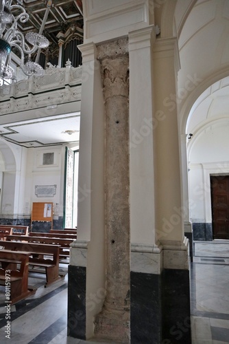 Obraz na płótnie Maiori - Colonna inglobata in un pilastro della Chiesa di Santa Maria a Mare w salonie