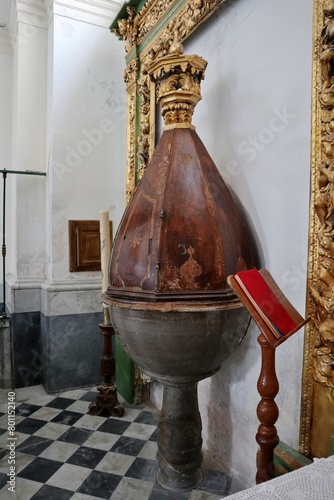 Obraz na płótnie Maiori - Fonte battesimale nel Santuario di Santa Maria a Mare w salonie