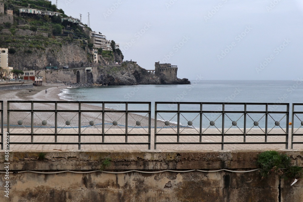 Maiori - Scorcio della Torre Normanna dal pontile della foce del fiume Reginna