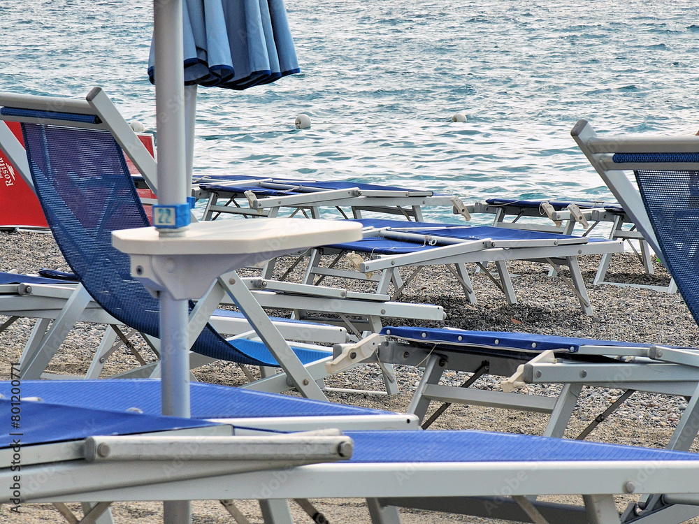 Uno stabilimento balneare è una struttura turistica posta nei pressi di una spiaggia, dotata di locali e attrezzature che offrono servizi e accoglienza ai bagnanti per la balneazione Uno stabilimento balneare è una struttura turistica posta nei pressi di una spiaggia, dotata di locali e attrezzature che offrono servizi e accoglienza ai bagnanti per la balneazione