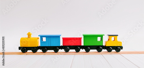 piccolo modello di trenino giocattolo, semplici blocchi in legno photo