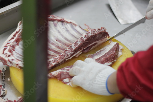 Skilled worker Mutton Rib Cutting For Barbecue