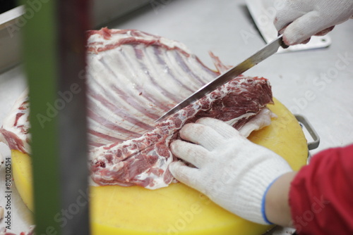 Skilled worker Mutton Rib Cutting For Barbecue