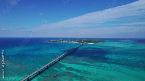 沖縄の青い海と池間大橋をドローンで撮影⑥