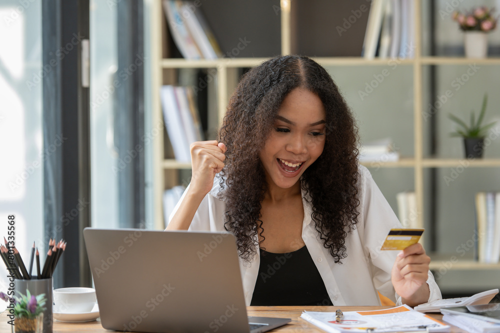 © Wasana - Worried African American businesswoman experiencing problems with an online payment, holding a credit card while using a laptop. © Wasana - Worried African American businesswoman experiencing problems with an online payment, holding a credit card while using a laptop.