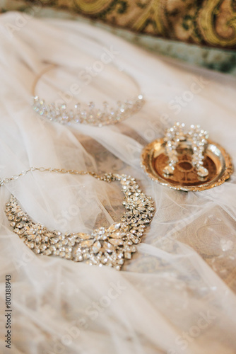 bride's jewelry and accessories for wedding day