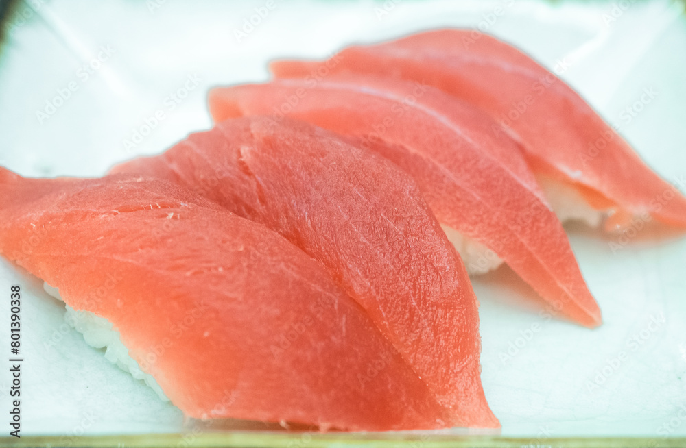 raw fish japanese food