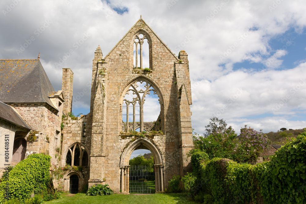 Fototapeta premium L'abbaye de Beauport près de Paimpol en Bretagne - France
