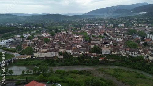 Survol de la ville de Ganges, Occitanie