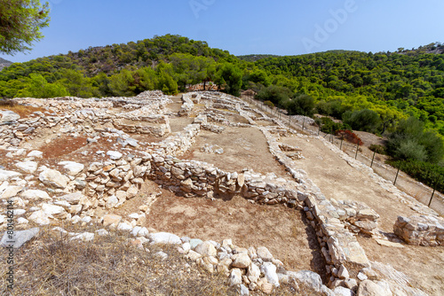 Obraz na płótnie The ancient palace of Ajax the Great, a residential complex of the late Mycenaean era revealed at the location of Kanakia, in Salamina island, Greece, Europe. w salonie