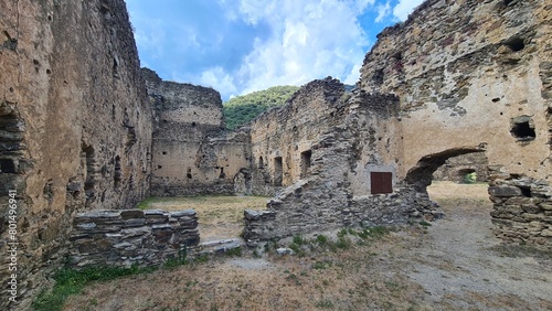 Ruines du château d'Évol