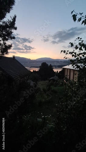 Le lac de Matemale au coucher du soleil photo