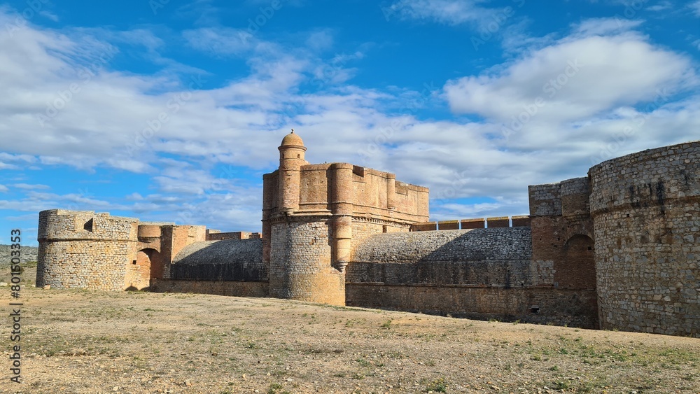 Murailles de la forteresse de Salses