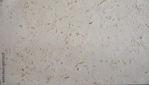 Decorative facade plaster with sawdust