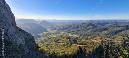 Le village de Bugarach depuis le pech de Bugarach