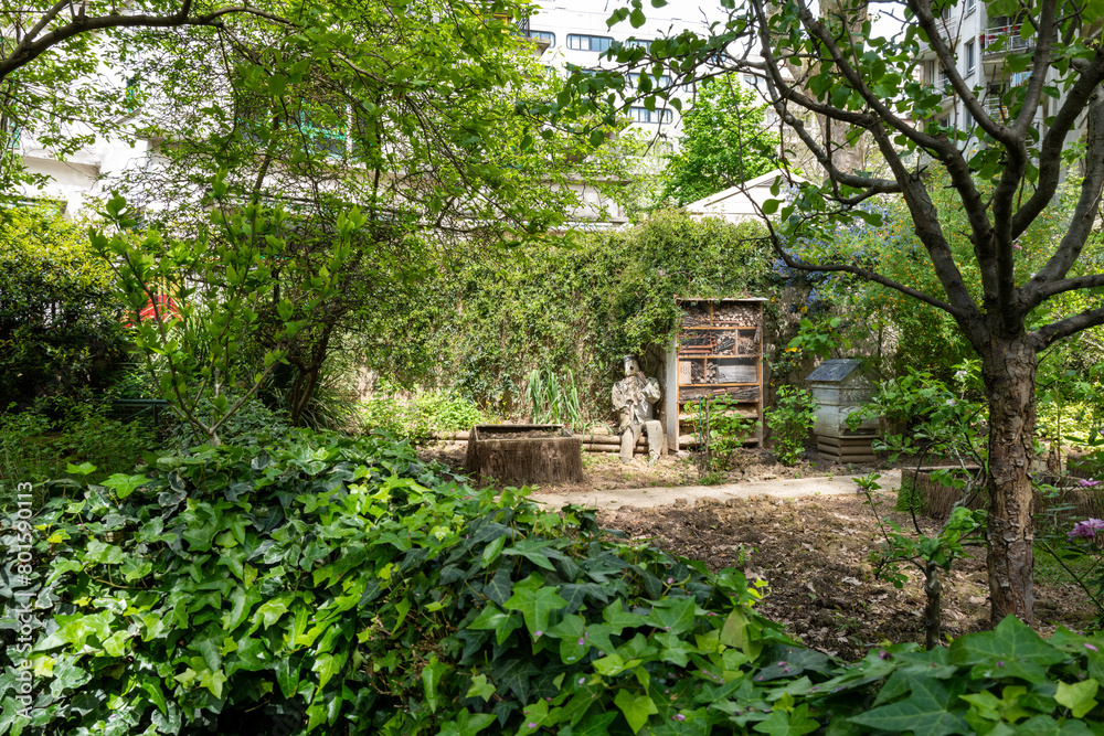 des immeubles dans la verdure dans le 13 ème arrondissement à Paris en France un jour de mauvais temps des immeubles dans la verdure dans le 13 ème arrondissement à Paris en France un jour de mauvais temps