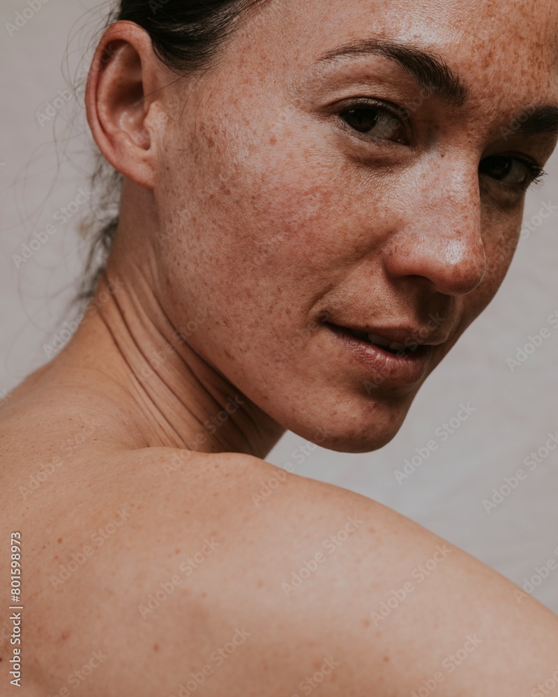 Naklejka premium American woman looking over bare shoulder photo