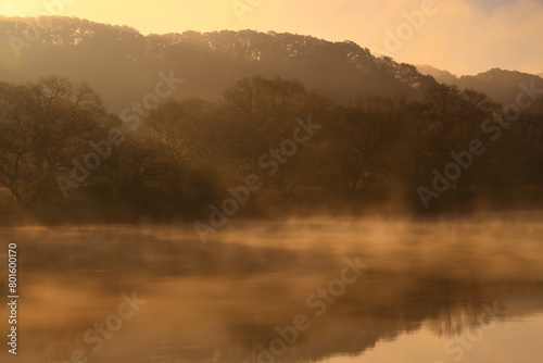 朝霧の北上川