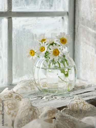 窓辺に白い花