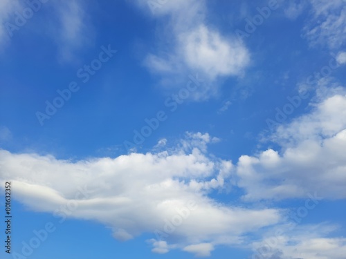 Beauty cloud against a blue sky background. Sky slouds. Blue sky with cloudy weather  nature cloud. White clouds  blue sky and sun. High quality photo