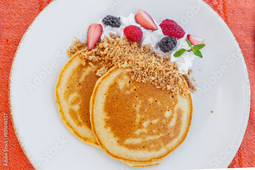 Hot Cakes, Pancakes,  Acompañados por Fresas y Zarzamoras photo