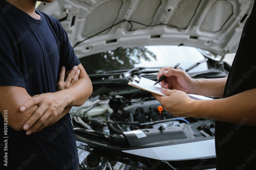 Mechanic checking engine Gather detailed information during work. Industrial plant maintenance services Until engine repair in factories, transportation, cars, vehicles Mechanic checking engine Gather detailed information during work. Industrial plant maintenance services Until engine repair in factories, transportation, cars, vehicles