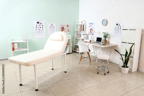Interior of ophthalmologist's office with workplace and couch © Pixel-Shot