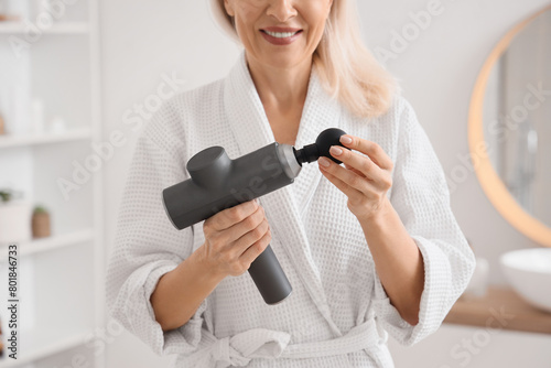 Mature woman with percussiv...