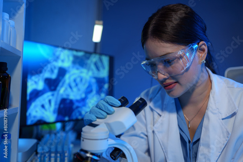 Female scientist working in modern laboratory Doctor doing microbiological research Laboratory tools include microscopes, test tubes, healthcare concepts, medicine, medical experiments.