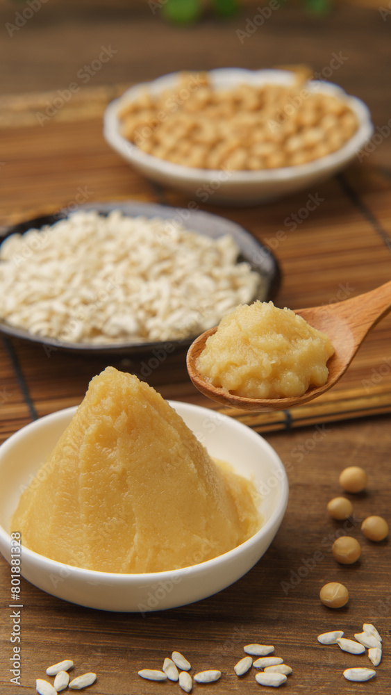 大豆と味噌と米こうじ|日本の西京味噌・白味噌 イメージ 大豆と味噌と米こうじ|日本の西京味噌・白味噌 イメージ