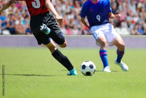 サッカーの試合でボールを蹴るる選手 photo