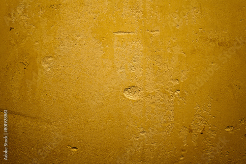 vieux mur en plâtre jaune