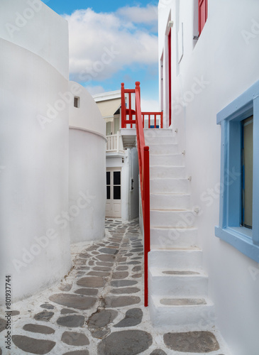 Fototapeta Naklejka Na Ścianę i Meble -  The narrow streets and white houses of the Chora island of Mykonos in Greece