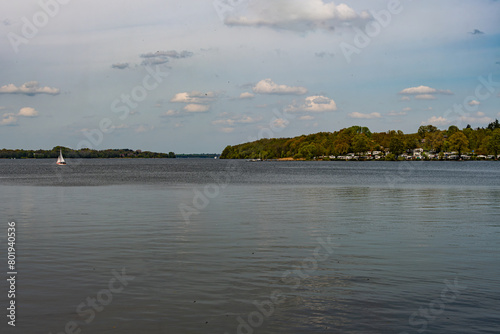 Der große Ratzeburger See bietet viele Ansichten hier liegt im Hintergrund der Campingplatz photo