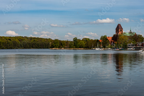 Ratzeburger See im Hintergrund  das bewachsene Ufer und links der Ratzeburger Dom photo