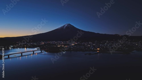 早朝の富士山_冠雪_河口湖上空_4K_ドローン空撮