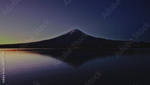 早朝の富士山_冠雪_夜明けまでのタイムラプス