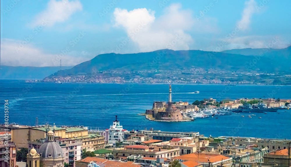 Obraz premium View of the strait of Messina between Sthe eastern tip of Sicily and the western tip of Calabria in Southern Italy.