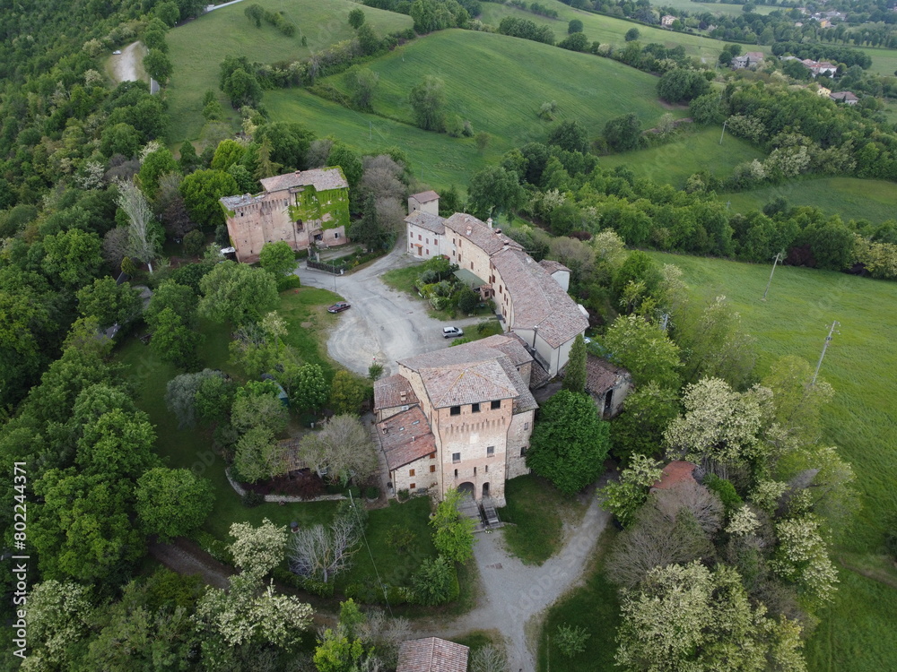 Il castello di Casalgrande, in provincia di Reggio Emilia, tra le verdi colline dell'Emilia Romagna, ai piedi dei monti Appennini