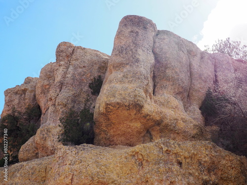conjunto de hostales de roca rosácea en la sierra del montsant, formaciones naturales originadas por los fuertes vientos y lluvias,  de gran interés paisajístico, albarca, tarragona, españa, europa photo