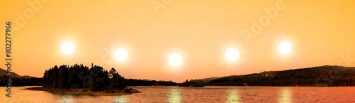 Mitternachtssonne über dem Horizont in Schweden