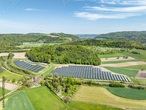 Solarmodule, Solarpark, Stromerzeugung aus Sonnenenergie im Hegau