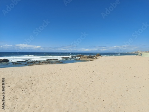praia, areia, mar, céu, azul, amarelo, ar livre, natureza, paz, calma, turismo, viagem, destino