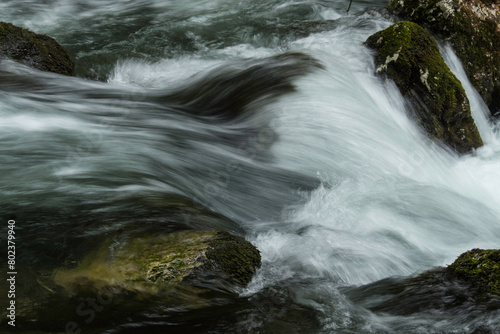 Ausschnitt aus einem Wildbach  Nahaufnahme  