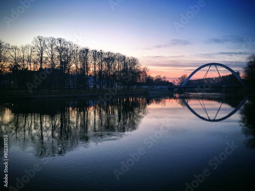 Obraz na płótnie Sunset over the Emajõgi river with the Vabadussild bridge, Tartu, Tartumaa, Estonia, April 2019 w salonie