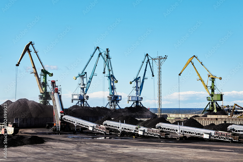 Maritime bulk terminal, mobile stacker conveyors, located one behind other, for processing bulk cargo.