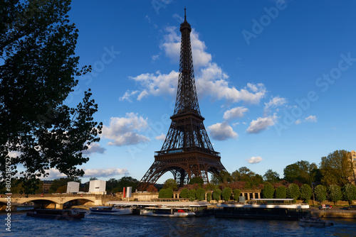 Eiffel tower on Seine river, Paris, France. Scenic view of Paris in summer. Residential barges and tourist boats on the Seine in Paris . © kovalenkovpetr