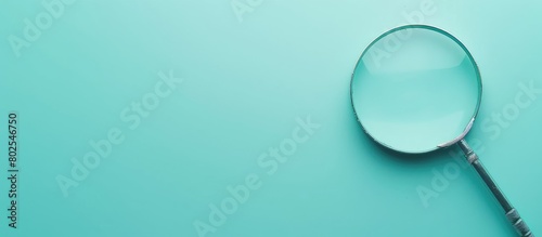 A magnifying glass on a soft-colored background, seen from above. The image features space for text and adopts a simple and artistic approach, with a pastel blue color palette.