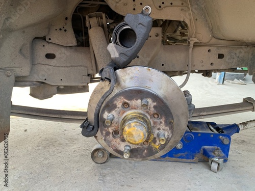 car front wheel disc replace and front bearing repairing