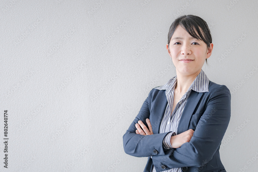 腕組したビジネスウーマン 腕組したビジネスウーマン